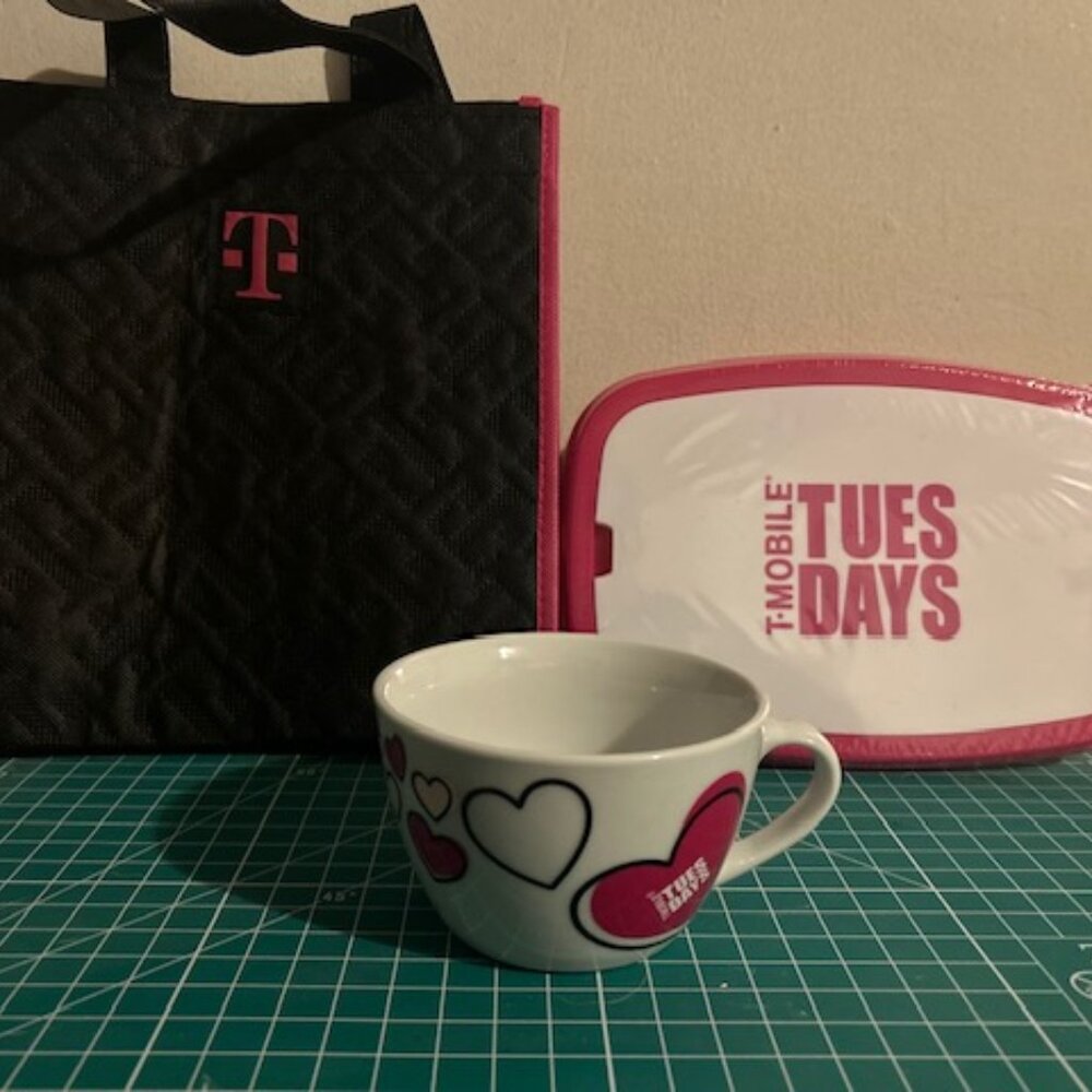 NEW- TMobile Lunchbox/Lunchbag/Heart Cup Set
